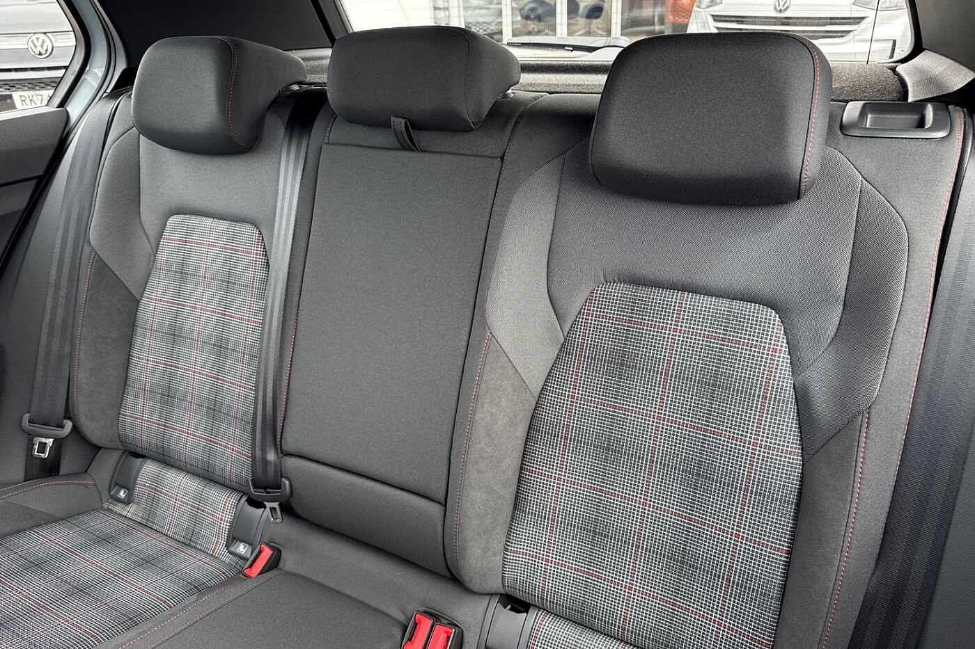 Volkswagen Golf GTI 2.0 TSI (265ps) DSG ⭐Queenstown Alloys, Black package, Sunroof, Area view⭐
