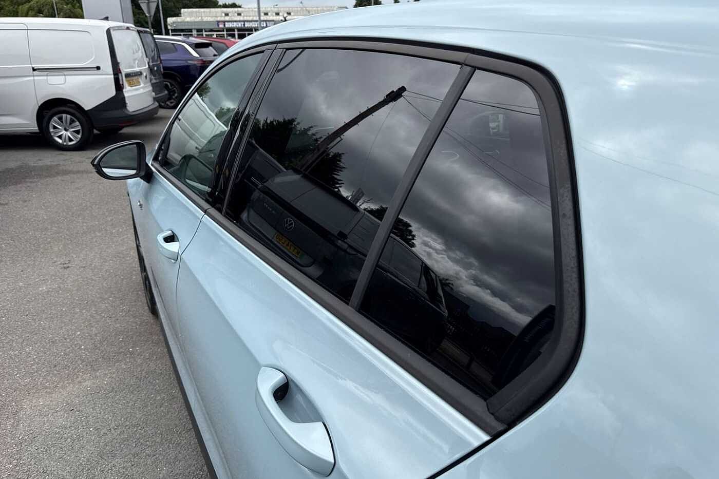 Volkswagen Golf GTI 2.0 TSI (265ps) DSG ⭐Queenstown Alloys, Black package, Sunroof, Area view⭐