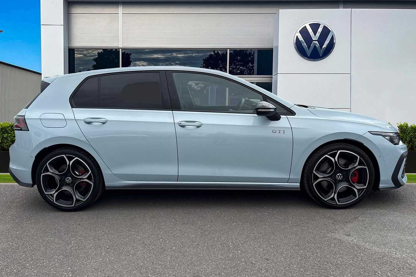 Volkswagen Golf GTI 2.0 TSI (265ps) DSG ⭐Queenstown Alloys, Black package, Sunroof, Area view⭐