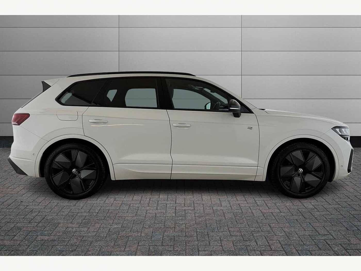 Volkswagen Touareg 3.0 TDI V6 Black Edition SUV 5dr Diesel Tiptronic 4Motion Euro 6 (s/s) (286 ps)