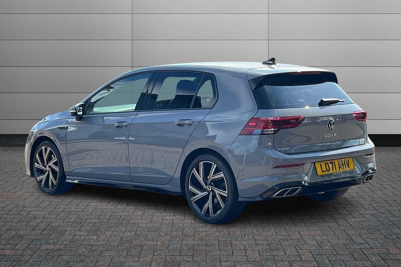 Volkswagen Golf 1.5 eTSI MHEV R-Line Hatchback 5dr Petrol Hybrid DSG Euro 6 (s/s) (150 ps) 18 Be