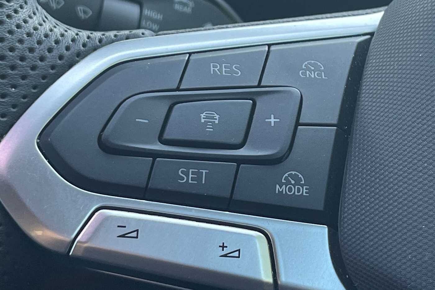 Volkswagen Passat 1.5 eTSI MHEV R-Line Estate 5dr Petrol Hybrid DSG Euro 6 (s/s) (150 ps)