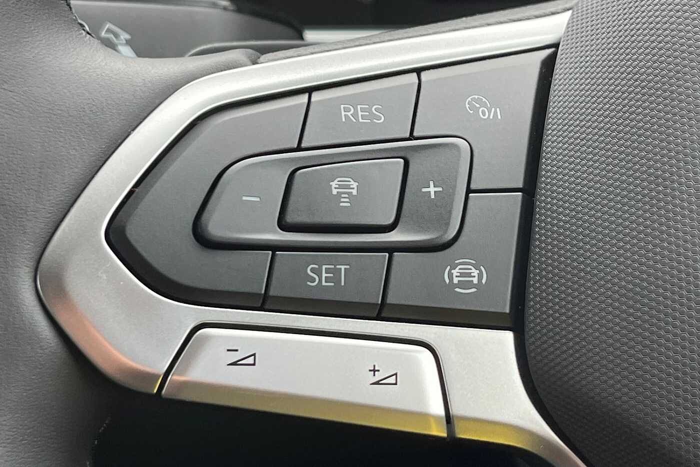 Volkswagen T-Roc 1.5 TSI R-Line SUV 5dr Petrol DSG Euro 6 (s/s) (150 ps)