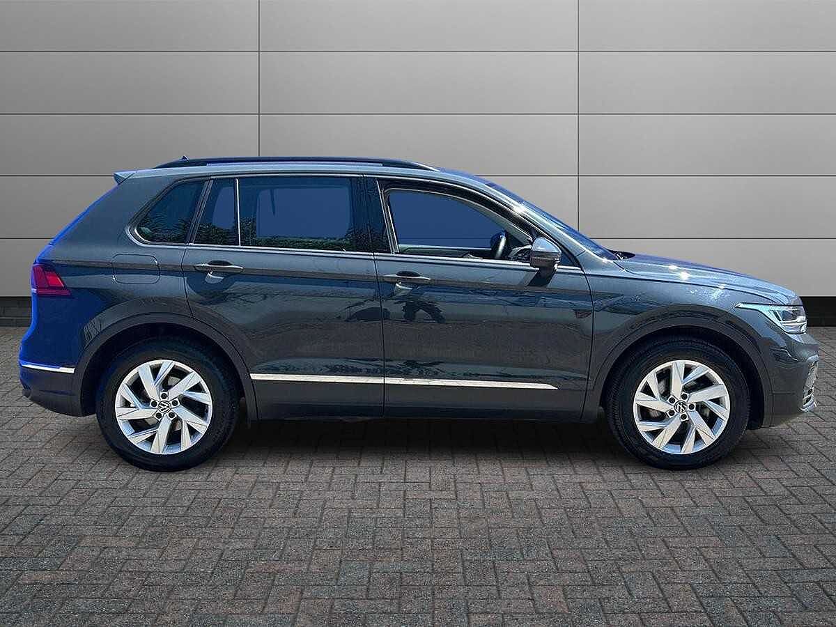Volkswagen Tiguan 1.5 TSI (150ps) Life EVO Manual 5 door