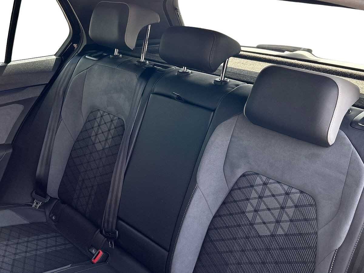 Volkswagen Golf MK8 Hatchback 5-Dr 1.5 TSI (130ps) R-Line EVO