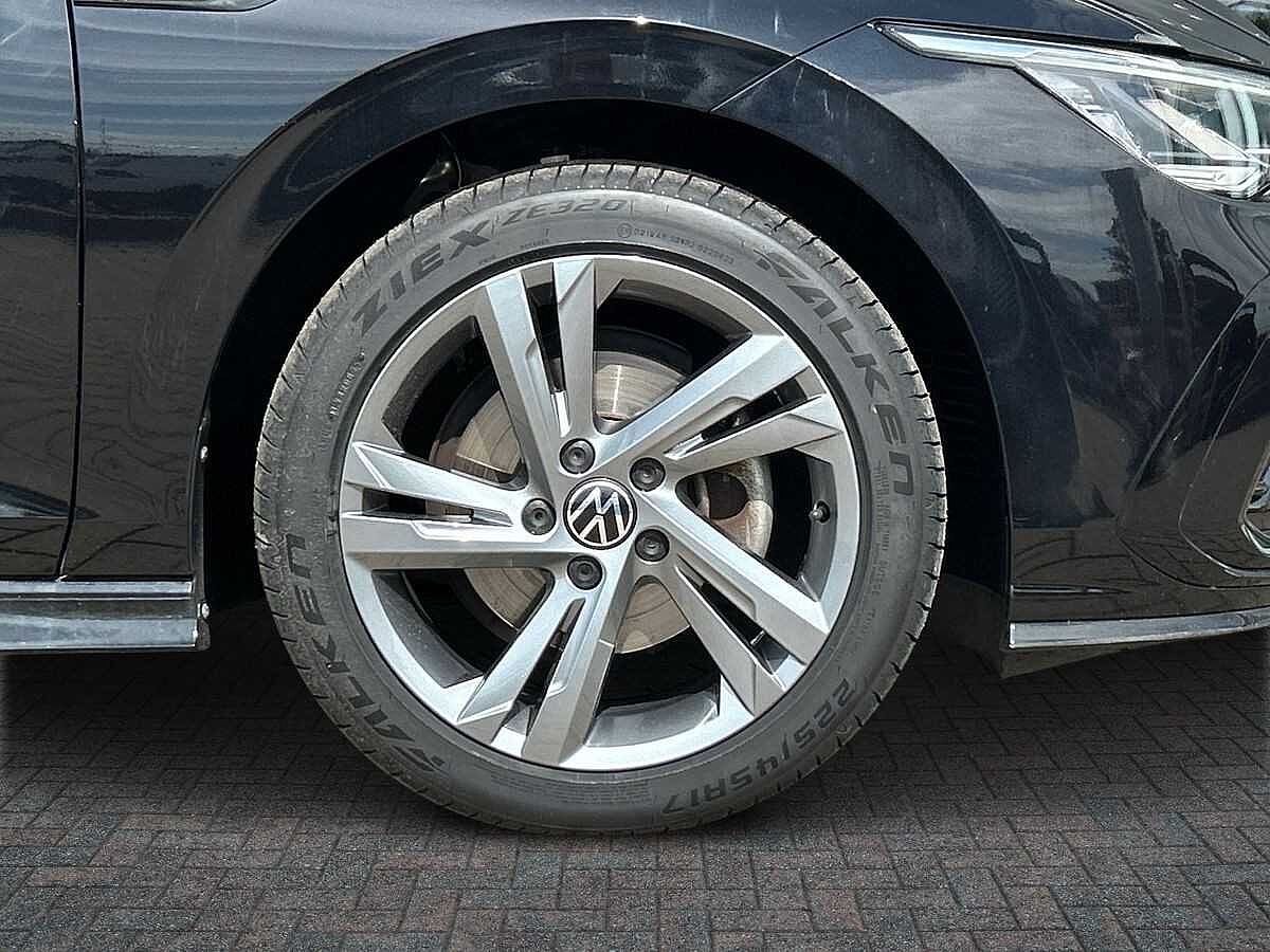 Volkswagen Golf MK8 Hatchback 5-Dr 1.5 TSI (130ps) R-Line EVO